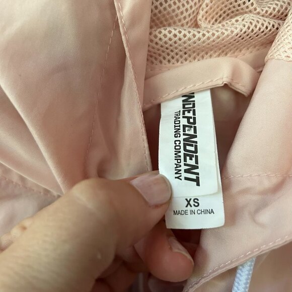 McKelvins Surf Shop Windbreaker Jacket Womens Size XS Pink Hooded Zip Front - Picture 5 of 8